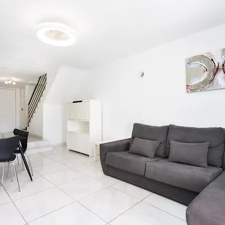 3 50m From The Americas Promenade With Heated Pool Апартаменты