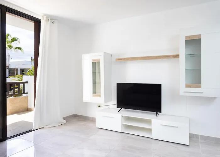 3 50m From The Americas Promenade With Heated Pool Appartement