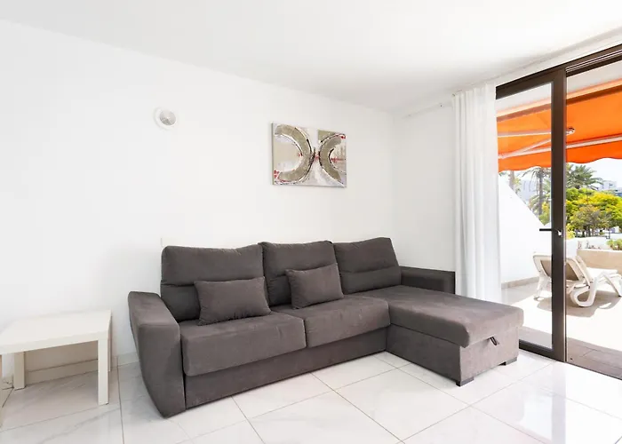 3 50m From The Americas Promenade With Heated Pool