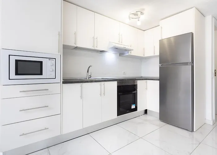 3 50m From The Americas Promenade With Heated Pool