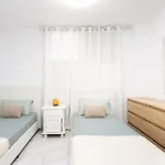 아파트 3 50m From The Americas Promenade With Heated Pool