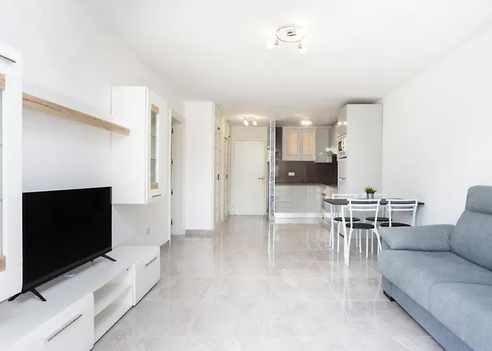 3 50m From The Americas Promenade With Heated Pool